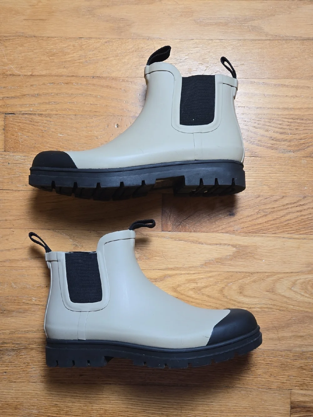 Everlane stone/black rubber ankle rain boots